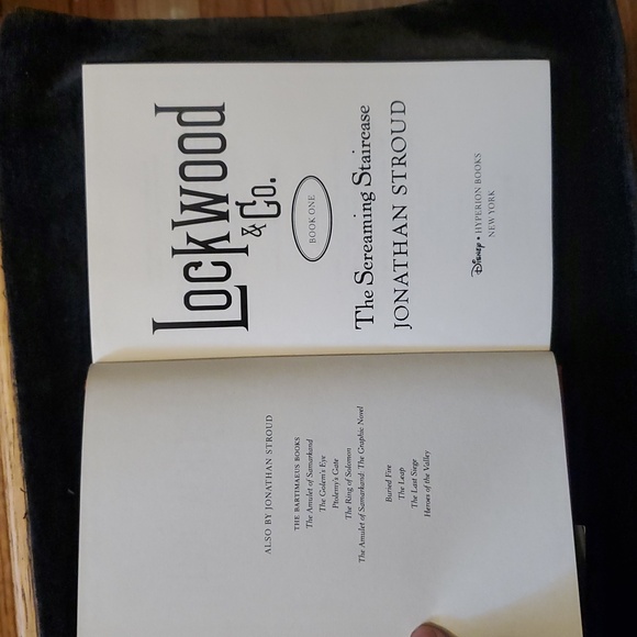 LOCKWOOD & CO THE SCREAMING STAIRCASE - Picture 3 of 8